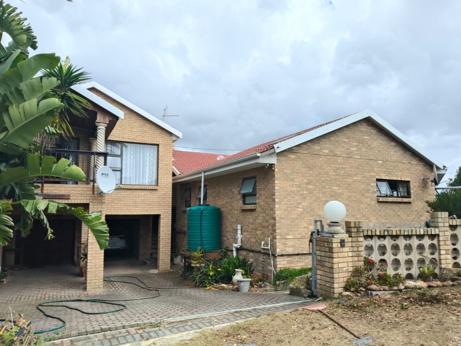 6 Bedroom Property for Sale in Paradise Beach Eastern Cape